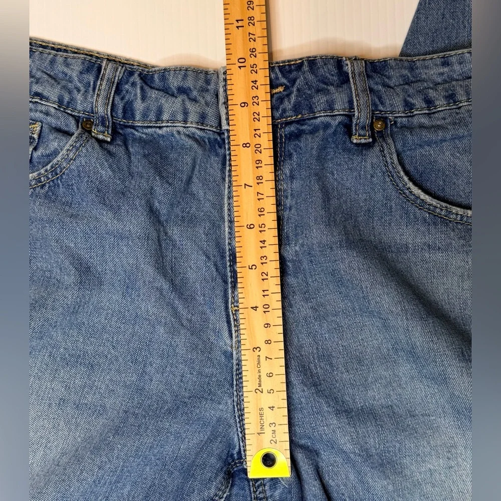 Empyre Zia Low-Rise Vintage Straight Jeans Heavily Distressed/Skater Vibe Size 6